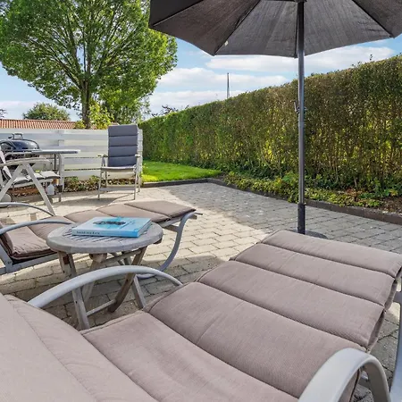 Feriehus 1 Bedroom Beautiful In Sjolund