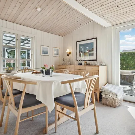 Feriehus 1 Bedroom Beautiful In *