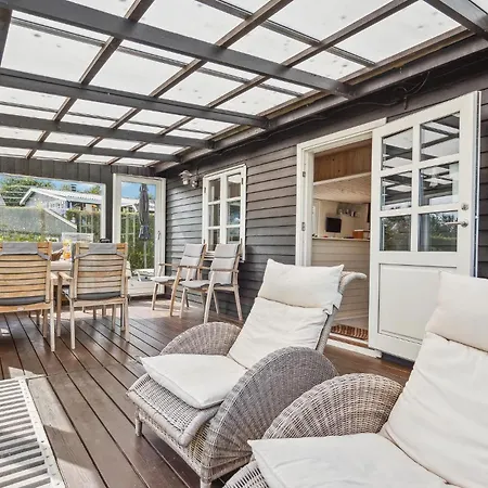 Feriehus 1 Bedroom Beautiful In