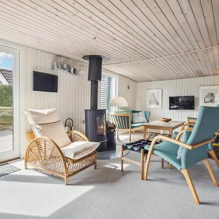 1 Bedroom Beautiful In *