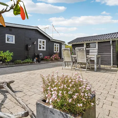 1 Bedroom Beautiful In