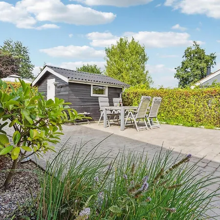 1 Bedroom Beautiful In Sjolund