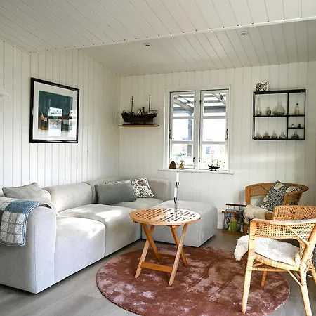 Feriehus 1 Bedroom Beautiful In Sjolund
