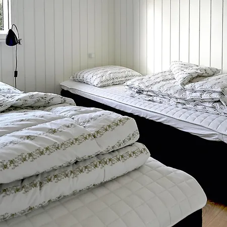1 Bedroom Beautiful In Feriehus Sjolund
