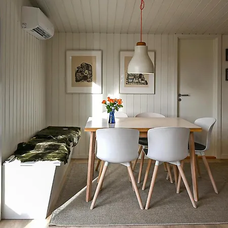 Feriehus 1 Bedroom Beautiful In